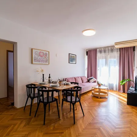 Apartment 516 Lopar