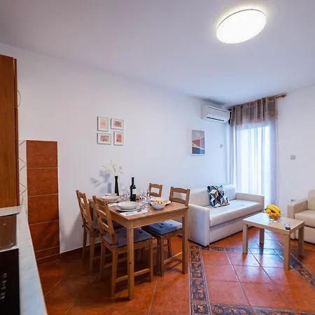 516 Apartment Lopar