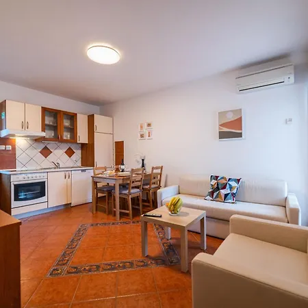 Apartment 516 Lopar