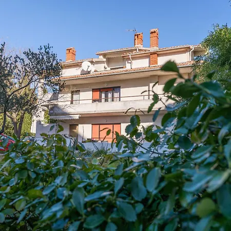 516 Apartment Lopar